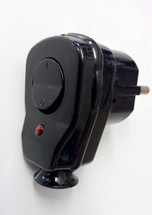 Schuko Winkelstecker mit Schalter und Diode schwarz